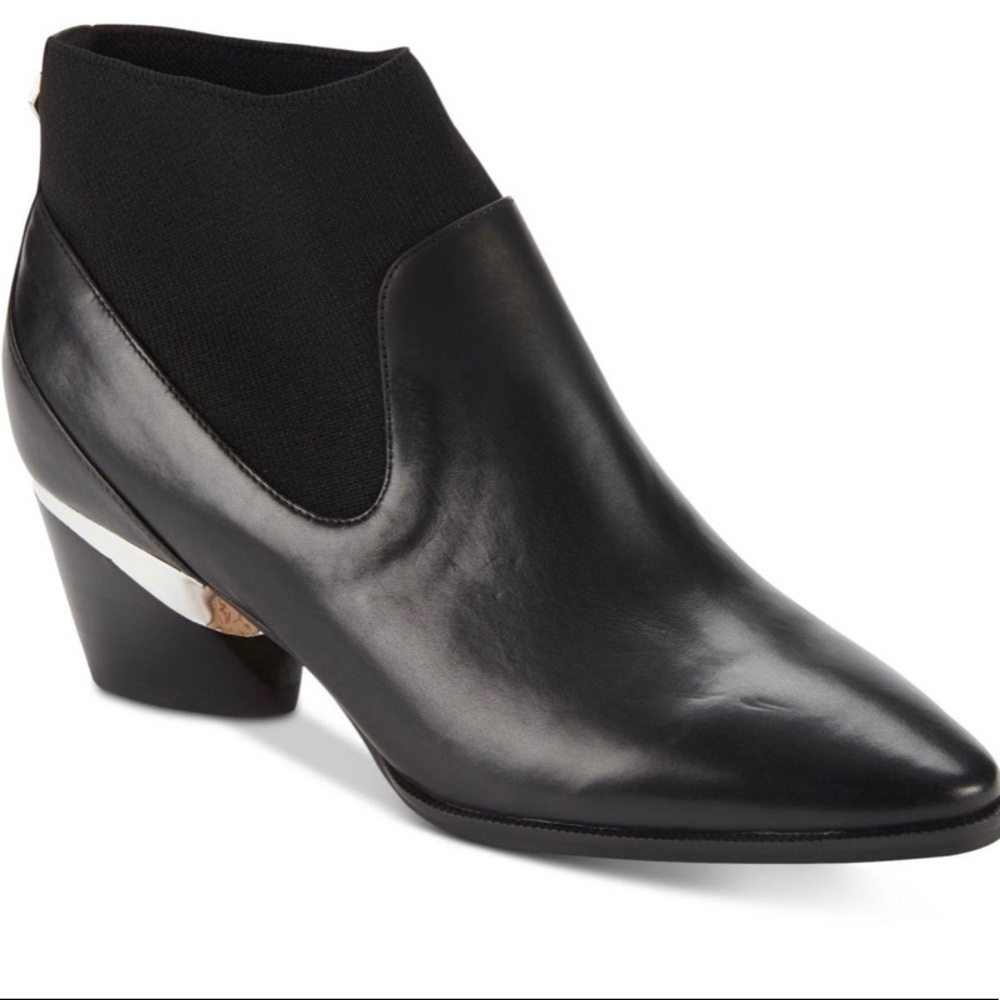 New DKNY Waylen Leather Ankle Booties